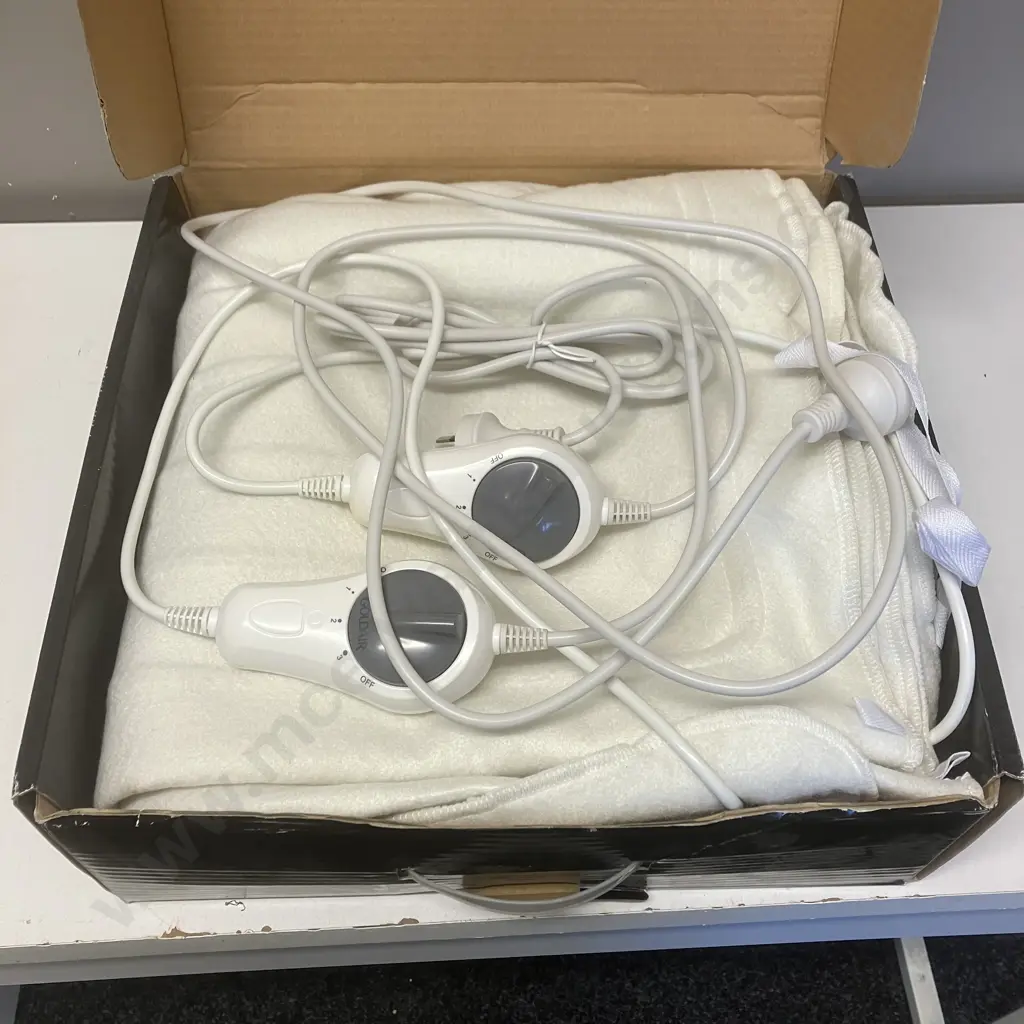 Goldair Queen Flat Electric Blanket Image 1++