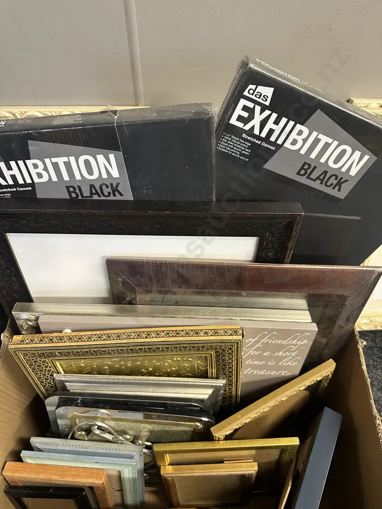 Box Lot Of Assorted Photo Frames & Blank Canvas x2 Image 1++