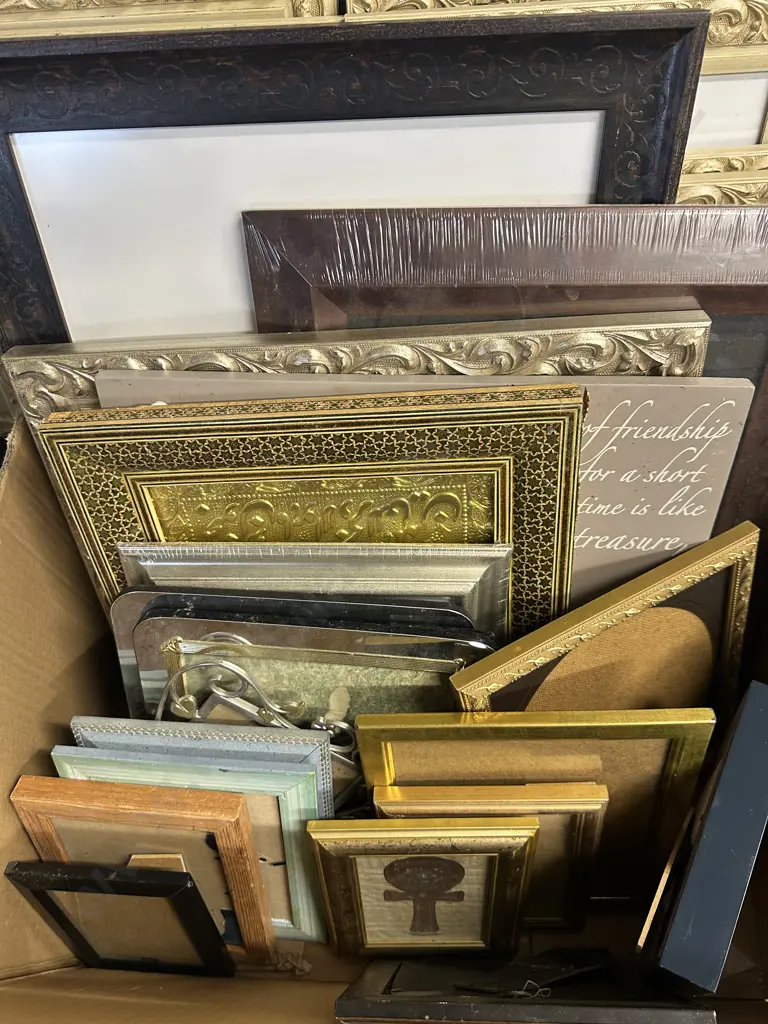 Box Lot Of Assorted Photo Frames & Blank Canvas x2 Image 1++