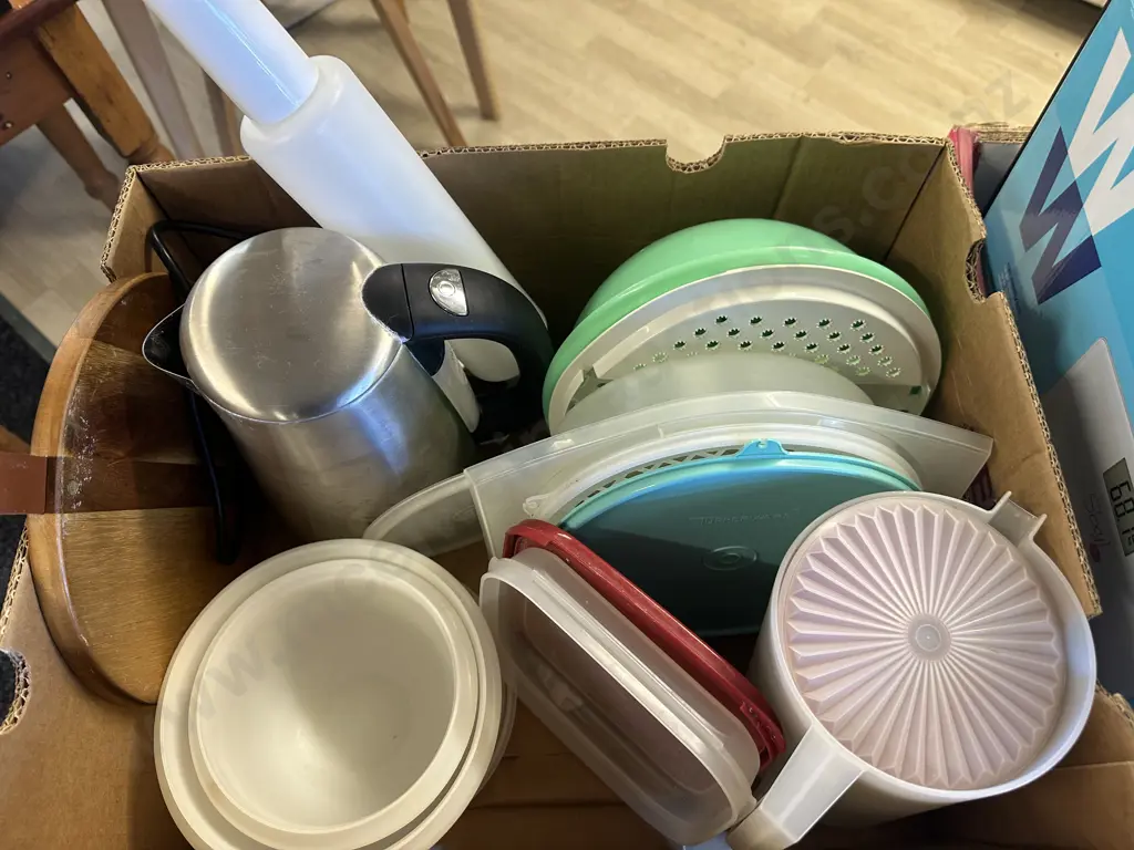 Assorted Tupperware Etc Image 1++