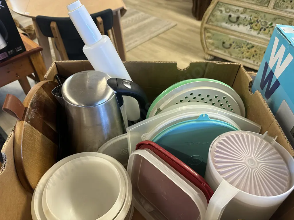 Assorted Tupperware Etc Image 1++