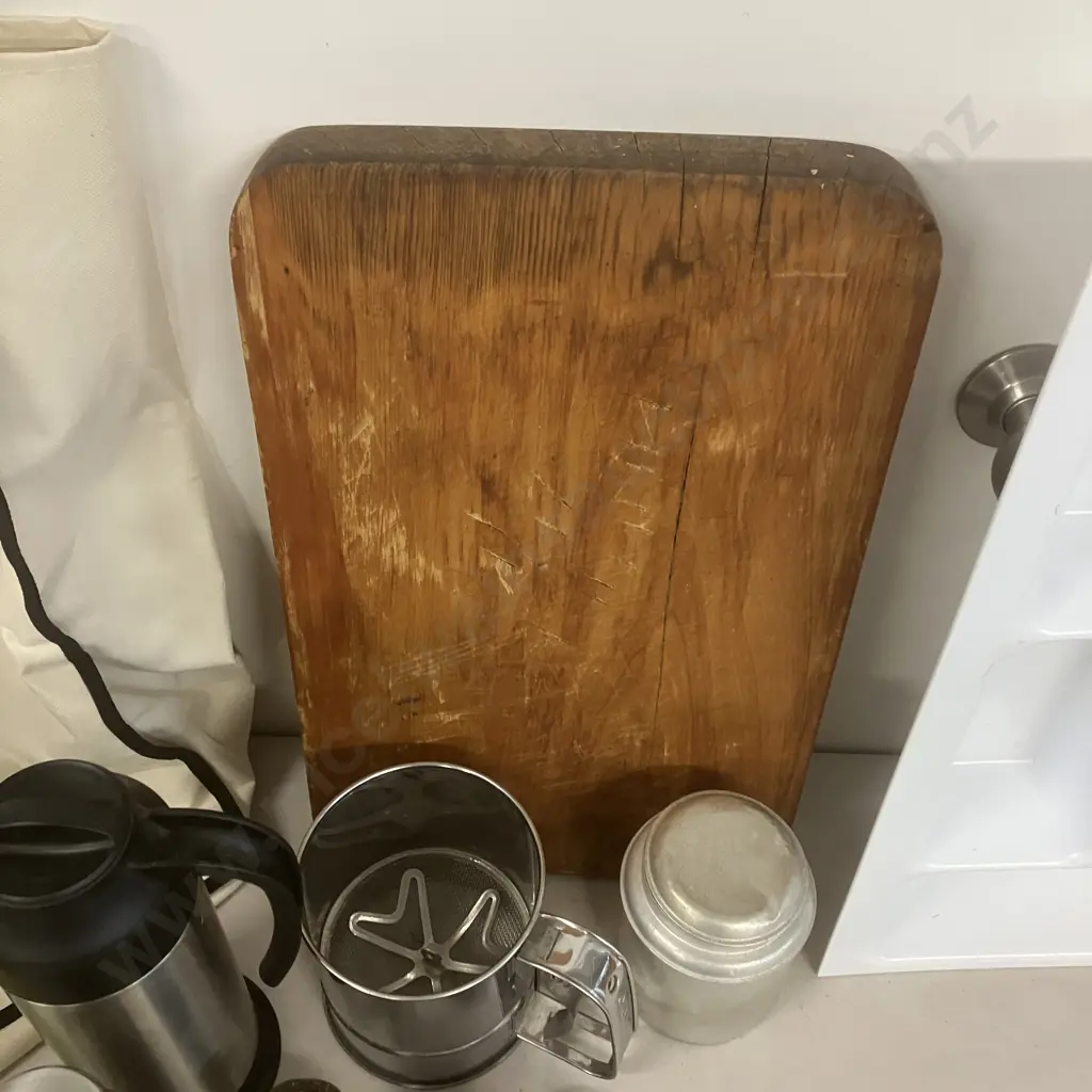 Box lot Laundry Bag, Drawer Sorter, Red & White Hugging Salt & Peppers Etc Image 1++