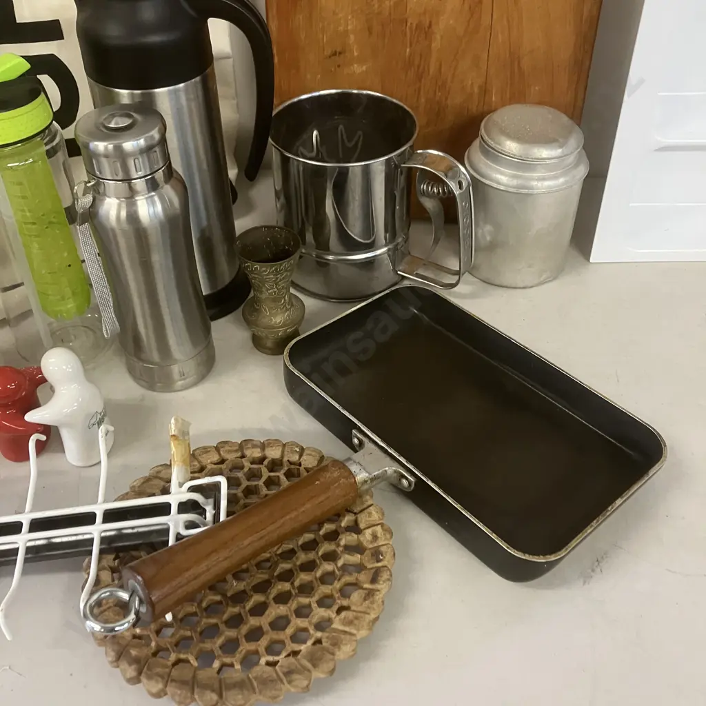 Box lot Laundry Bag, Drawer Sorter, Red & White Hugging Salt & Peppers Etc Image 1++