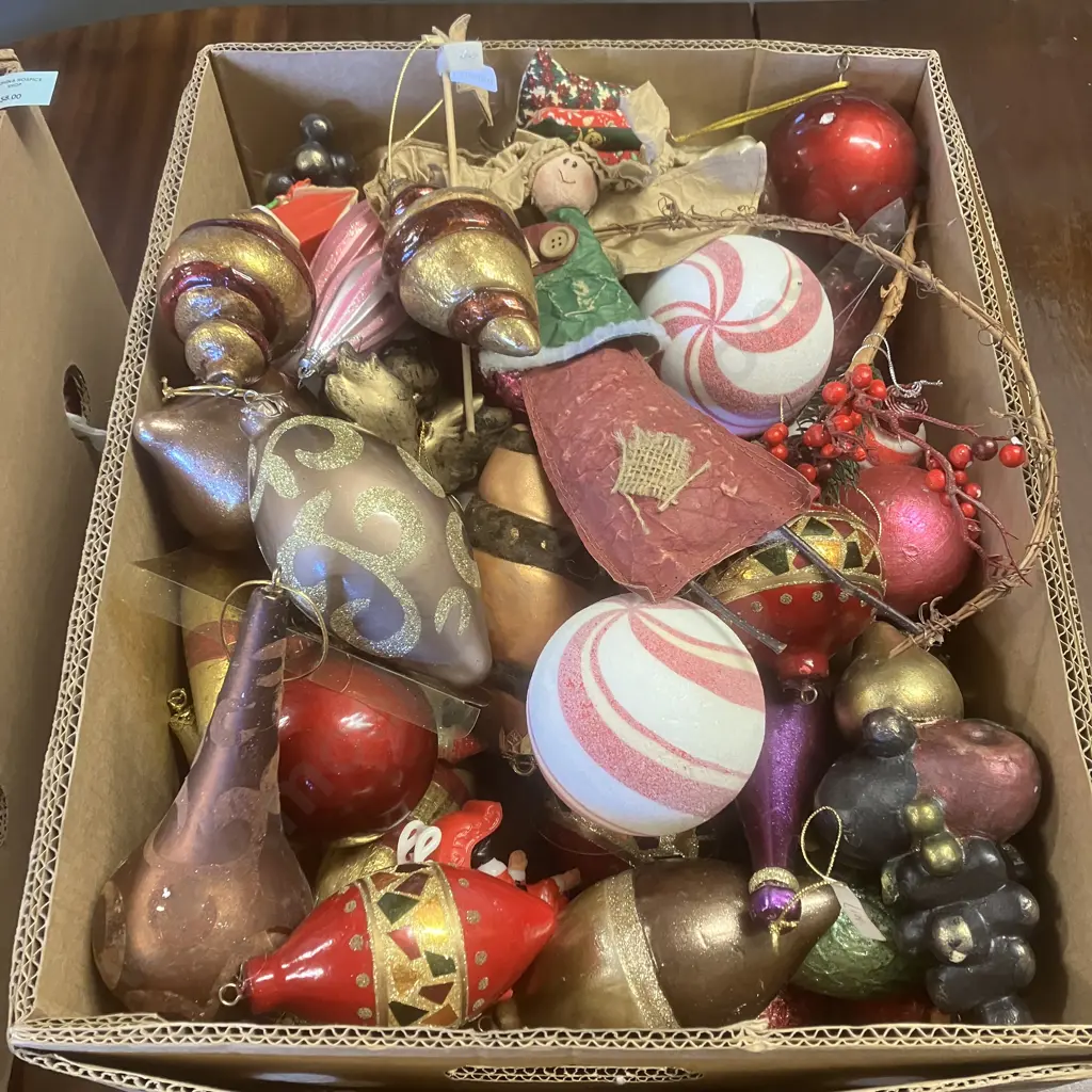 Box Lot Assorted Christmas Items Image 1++