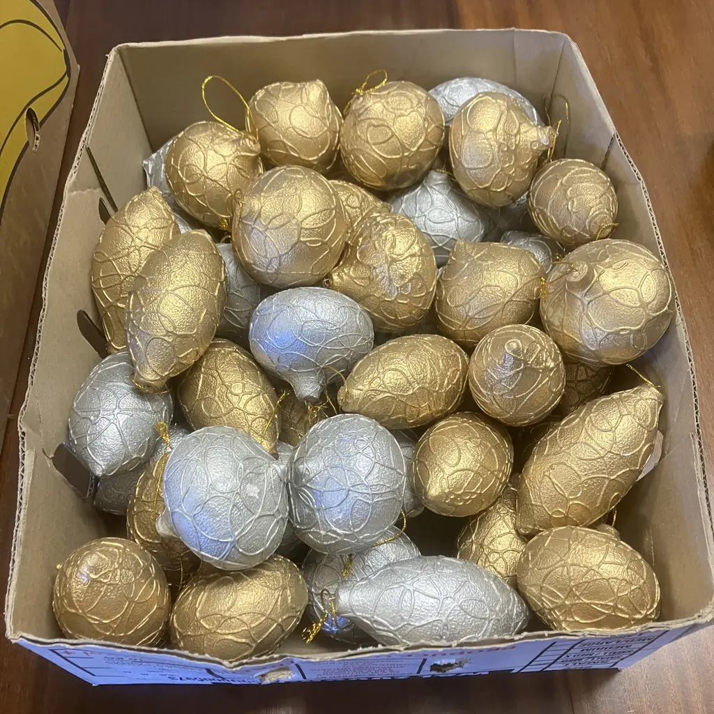 Box Lot Assorted Christmas Items Image 1++