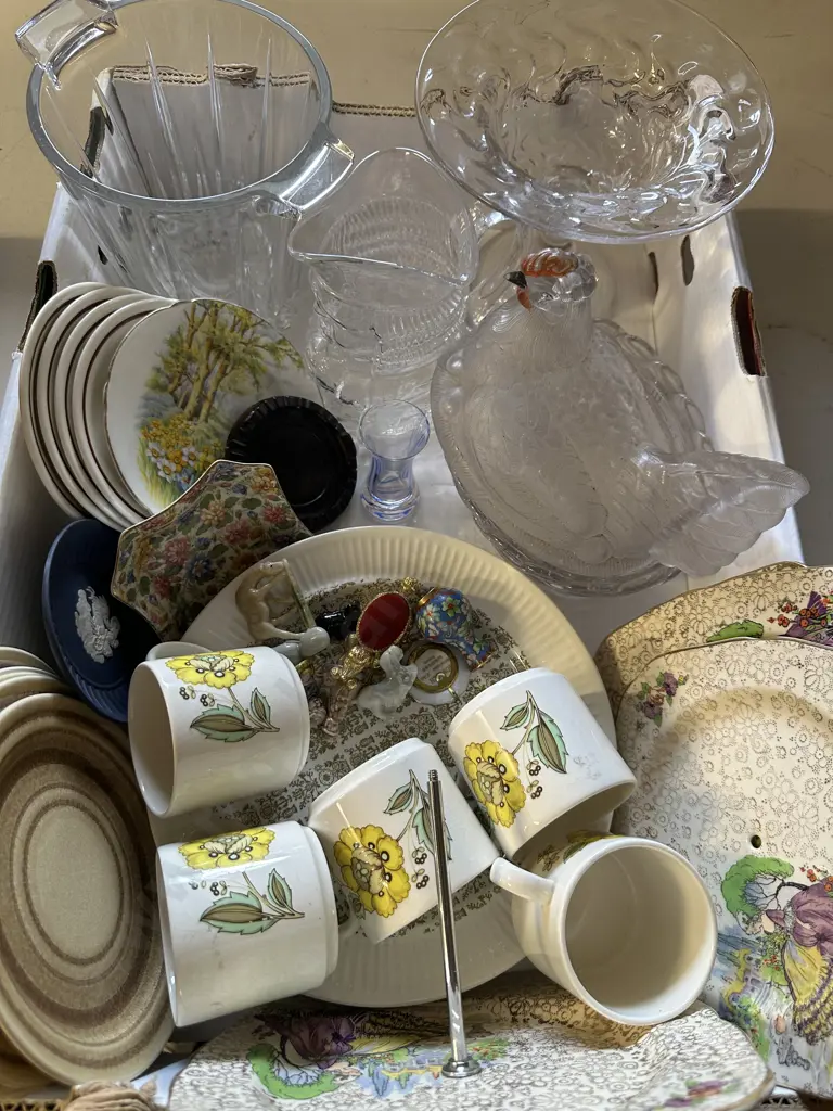 Box Lot Including Vintage Glass Ware, Crockery, Ornaments Etc Image 1++