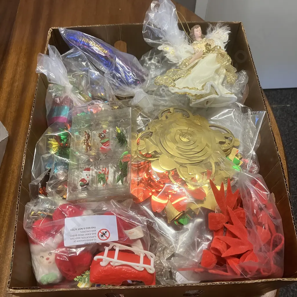 Box Lot Assorted Christmas Items Image 1++