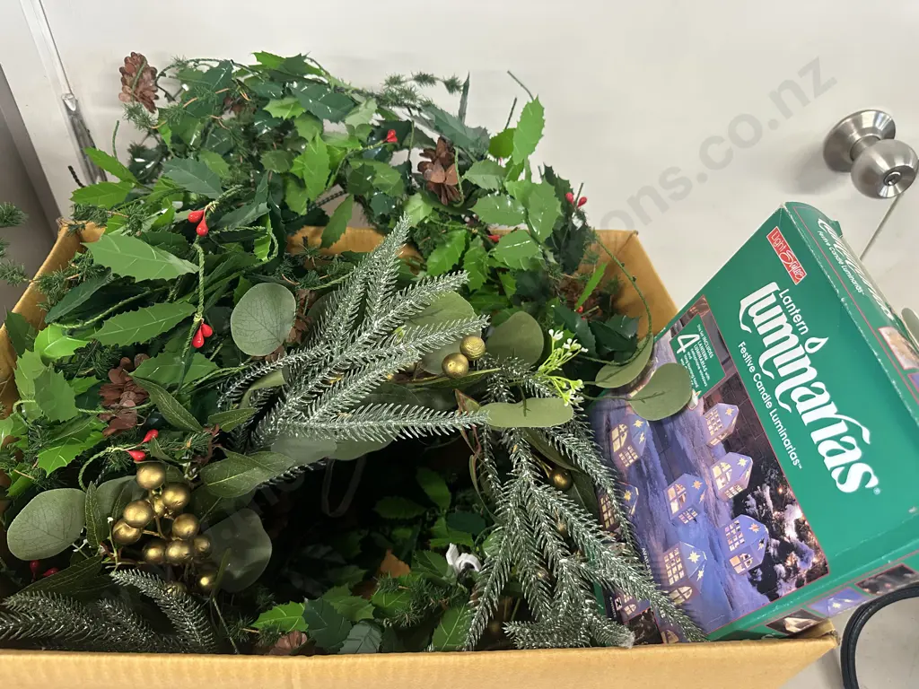 Assorted Christmas Sundries Including Wreath Etc Image 1++