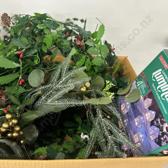 Assorted Christmas Sundries Including Wreath Etc