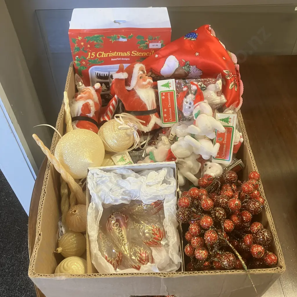 Box Lot Assorted Christmas Items Image 1++
