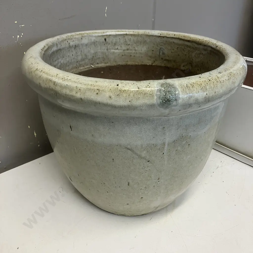 Grey & White Plant Pots. 26 x 33cm & 17.5 x 21cm Image 1++