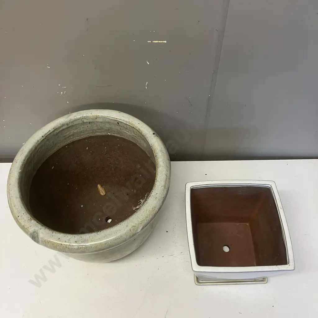 Grey & White Plant Pots. 26 x 33cm & 17.5 x 21cm Image 1++