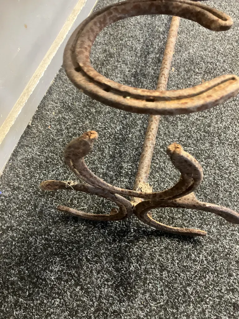 Rustic Horseshoe Boot Rack - 3 Pair. L92cm (AF) Image 1++