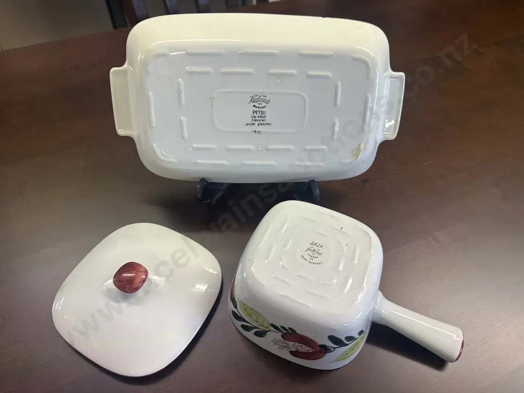 Rorstarand 'Picknick' Covered Dish With Perri Ovenware Dish  Image 1++