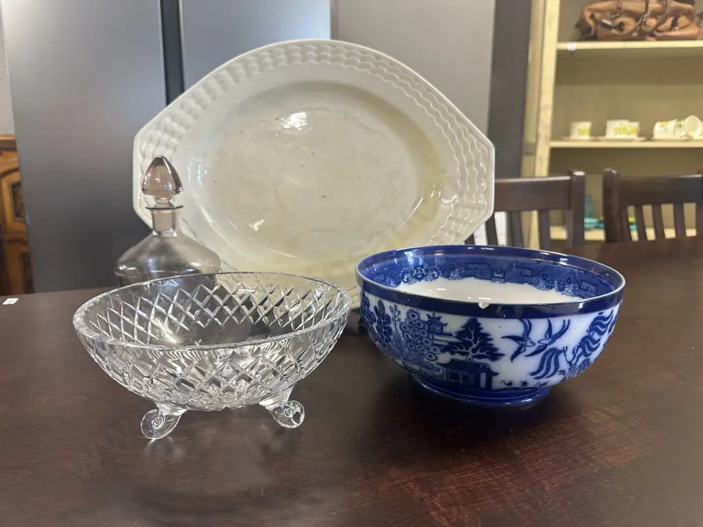 Selection Of China Items Including Titian Serving Ware, Willow Bowl (af) Vintage Decanter Etc Image 1++