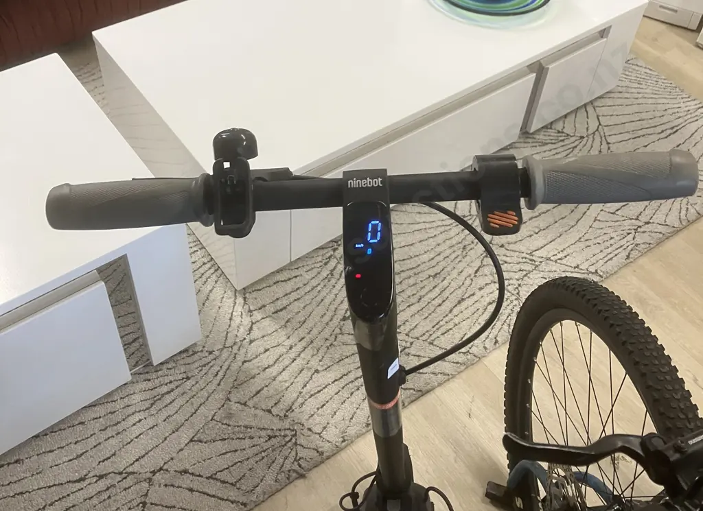 Segway Ninebot F25 Electric Kick Scooter (no Charger) Image 1++