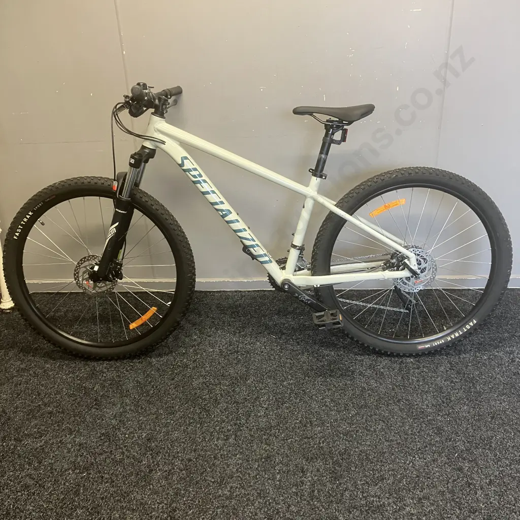 Specialized Rockhopper Cream & Blue Colours M Image 1++