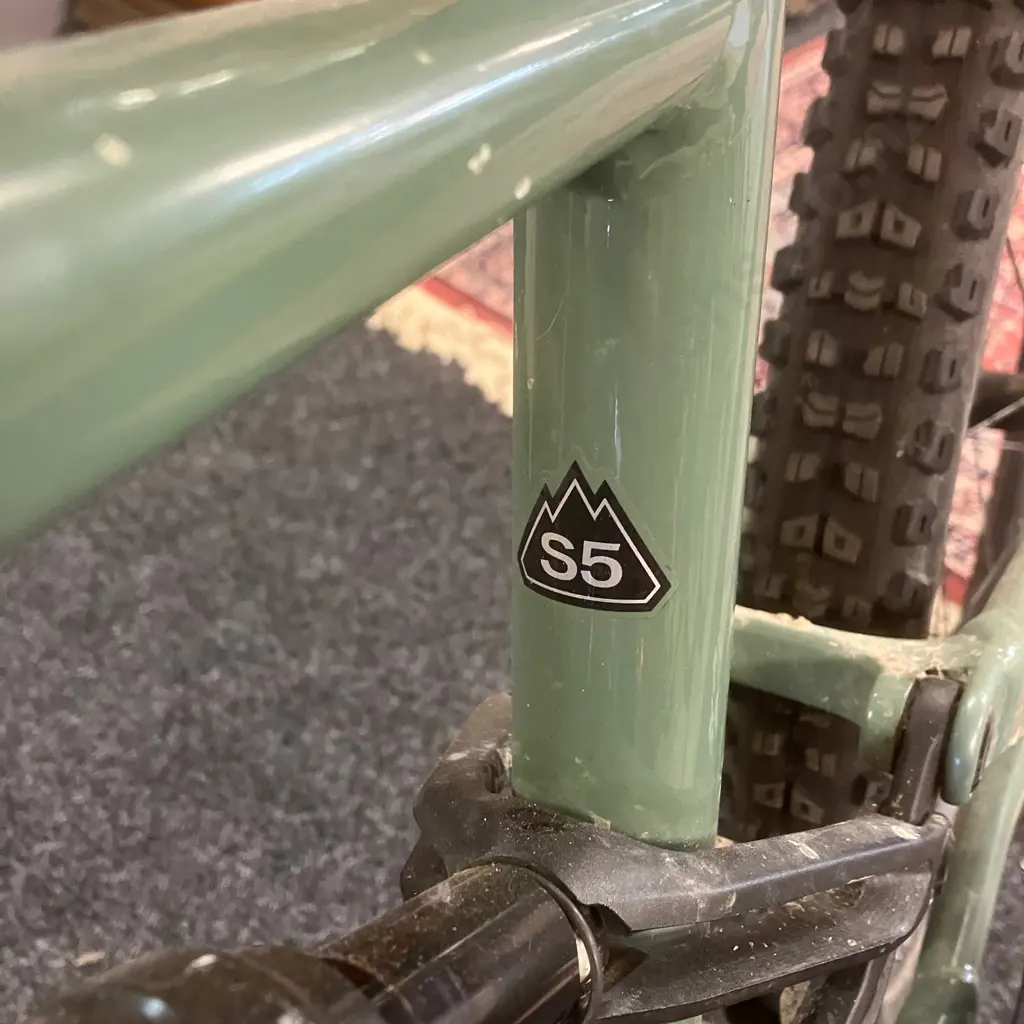 Specialized Stumpjumper in Sage Green Size S5 Image 1++