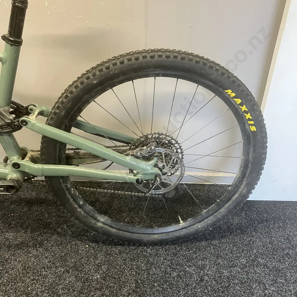 Specialized Stumpjumper in Sage Green Size S5 Image 1++