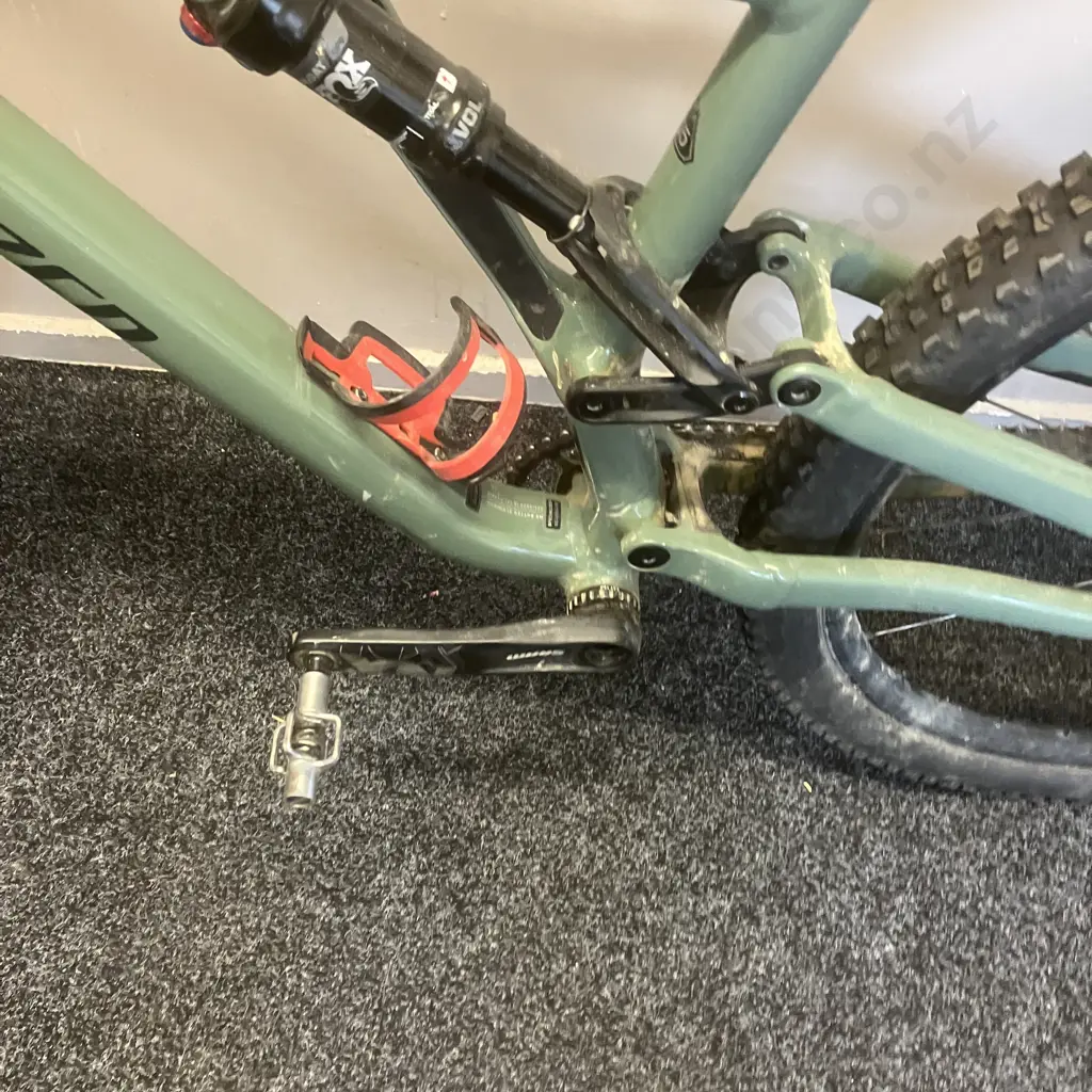 Specialized Stumpjumper in Sage Green Size S5 Image 1++