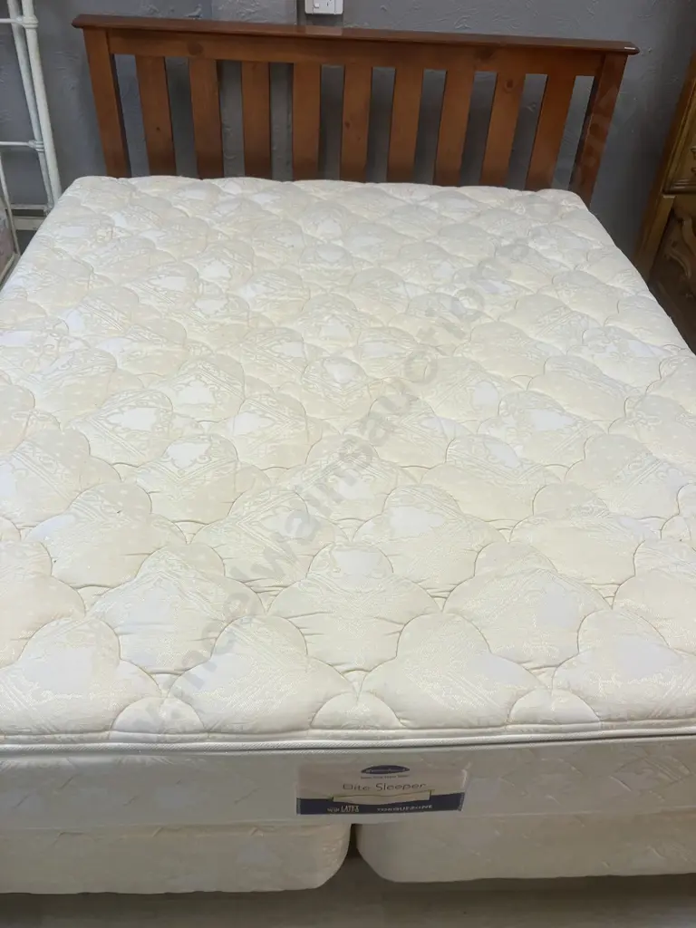 Sleepyhead Elite Sleeper Monarch King Size Mattress & Split Base With Wooden Slatted Headboard Image 1++