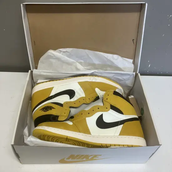 NIKE Air Jordan 1 Retro High OG Yellow Ochre / Black Sail - Size US10.5 Eu 44.5