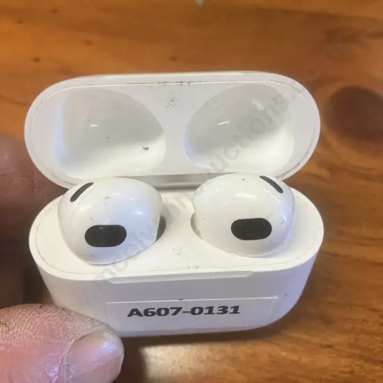 Apple AirPods With Charging Case (No Lead)