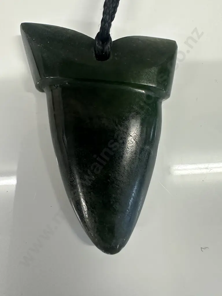 Triangle Shaped Greenstone Pendant Necklace L6cm. Image 1++