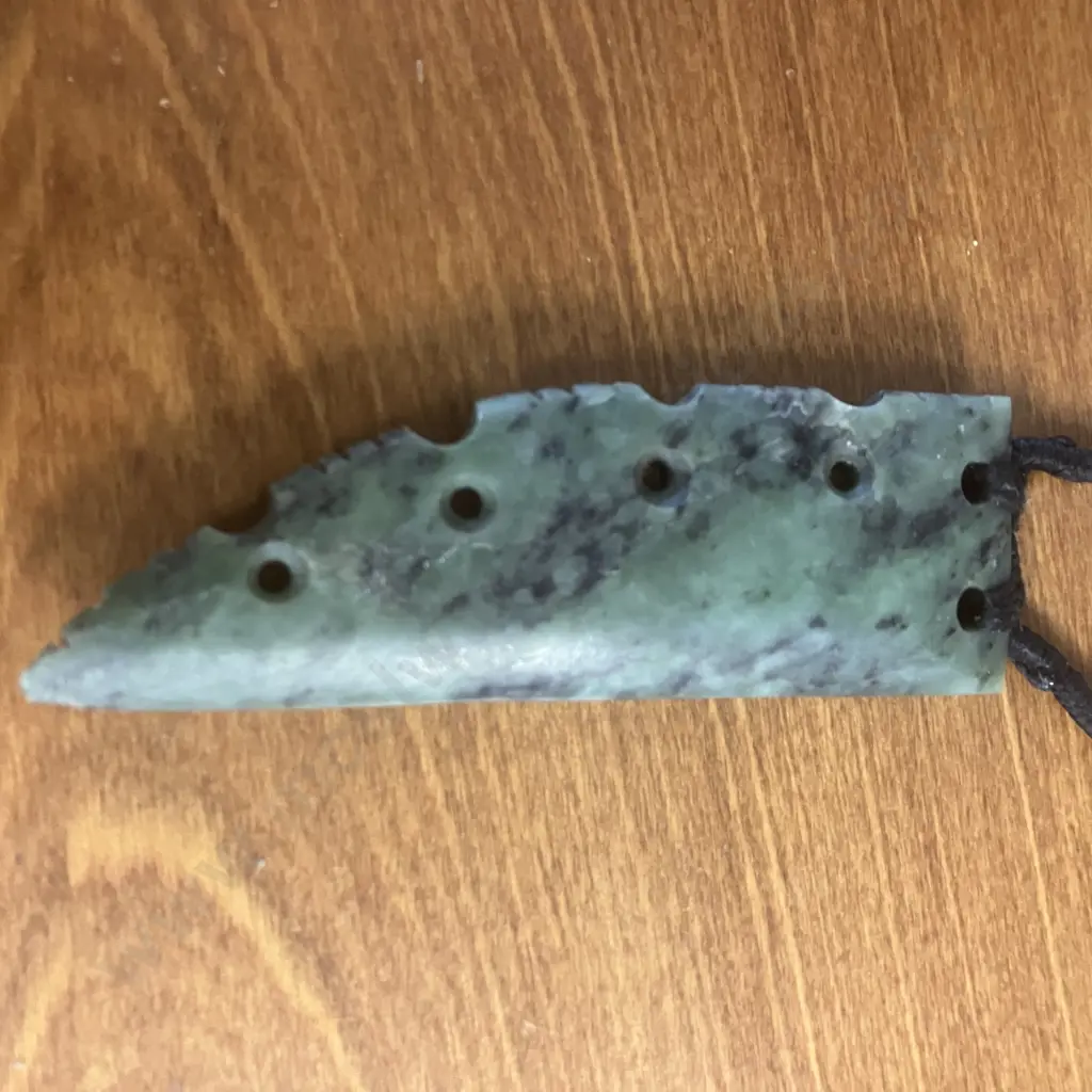 Greenstone Pendant. L9.5cm Image 1++