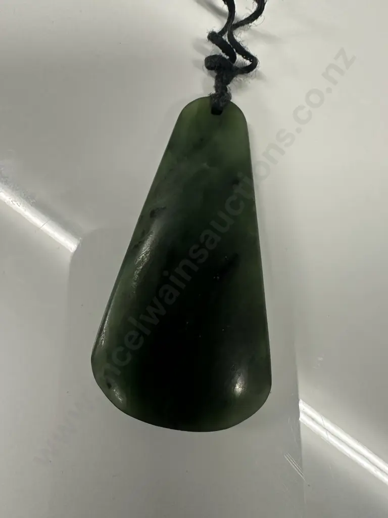 Pounamu Greenstone Necklace L6cm. Image 1++