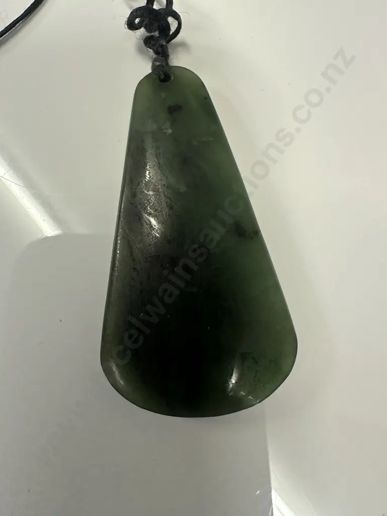 Pounamu Greenstone Necklace L6cm. Image 1++