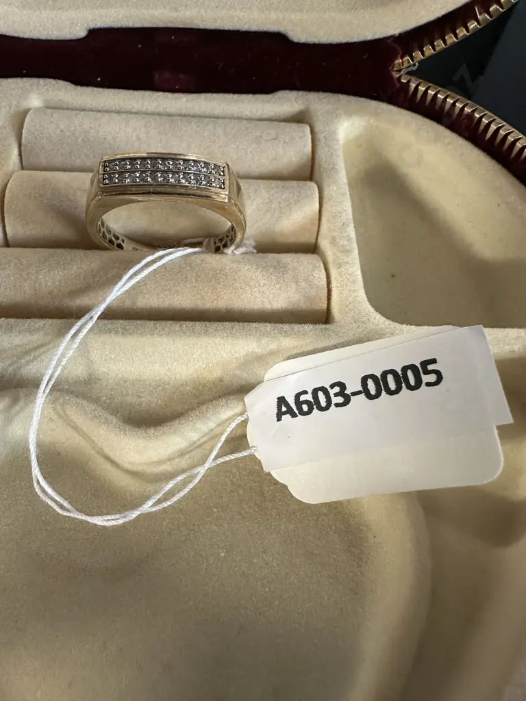 Gold Ring With Clear Stones Stamped Michael Hill 10K 0.15 Image 1++