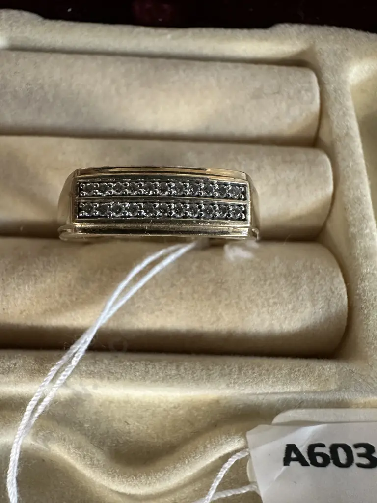 Gold Ring With Clear Stones Stamped Michael Hill 10K 0.15 Image 1++