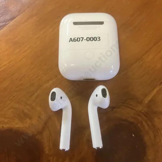 Apple AirPods With Charging Case (No Cable)