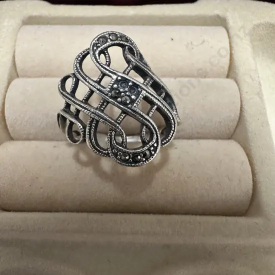 Silver Ring Filigree Pattern With 10 Small Diamantes