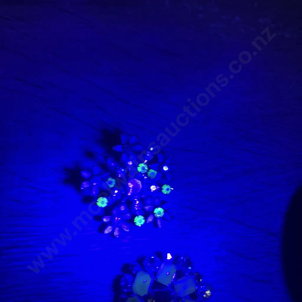 Pair of Vintage Uranium Glass Brooches Image 1++