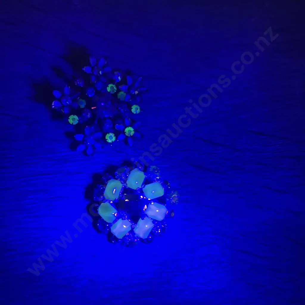 Pair of Vintage Uranium Glass Brooches Image 1++