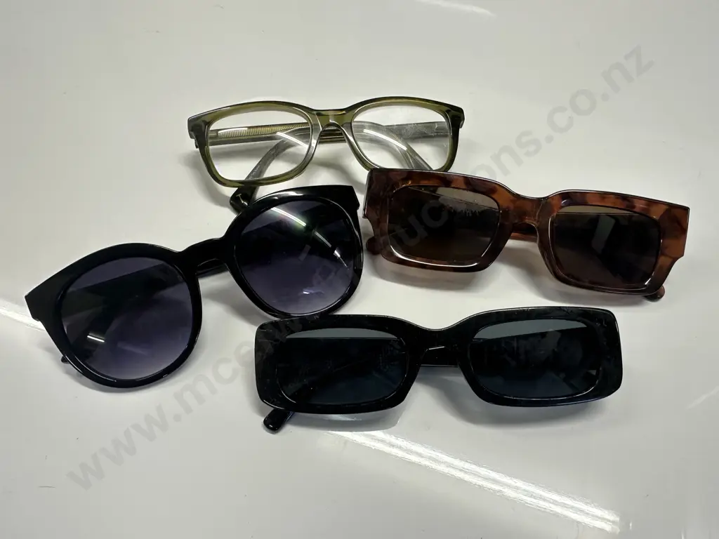 3x Sunglasses & Reading Glasses Image 1++