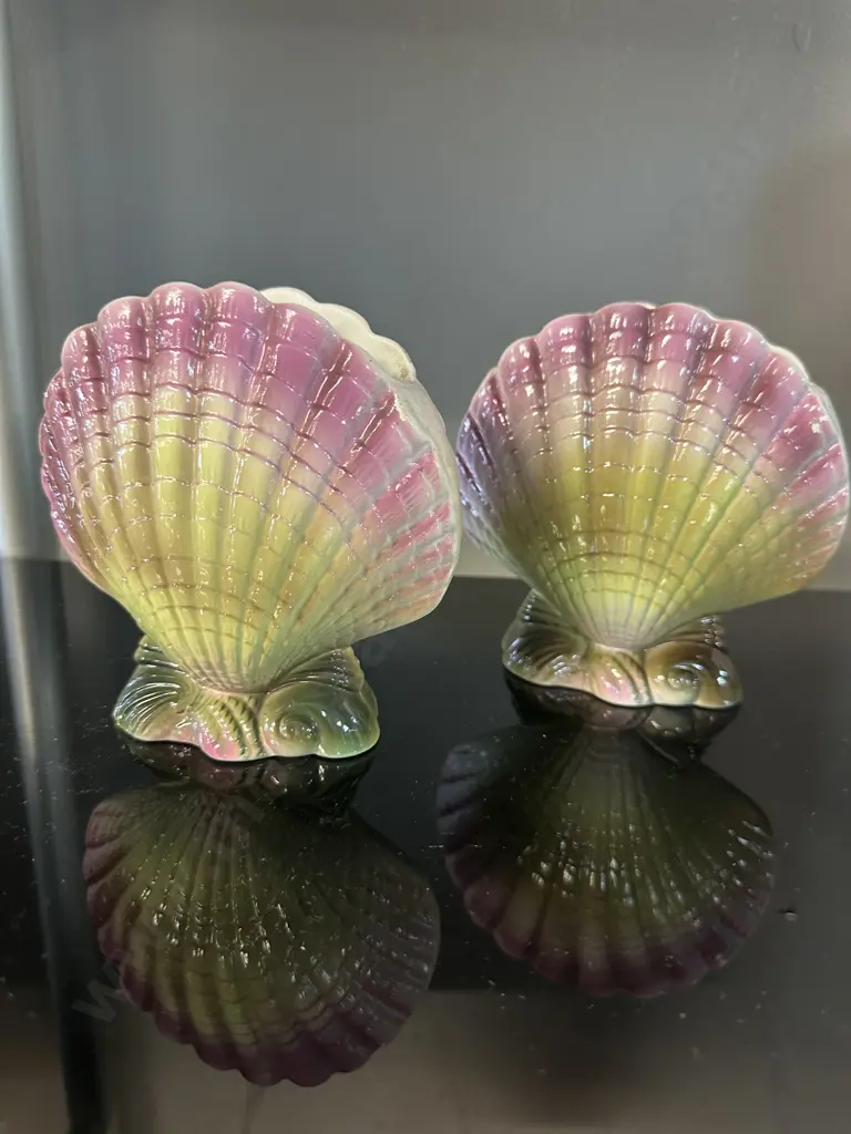 Vintage Ceramic Scallop Shell Vases Transitions From Pink To Green H13cm. Image 1++