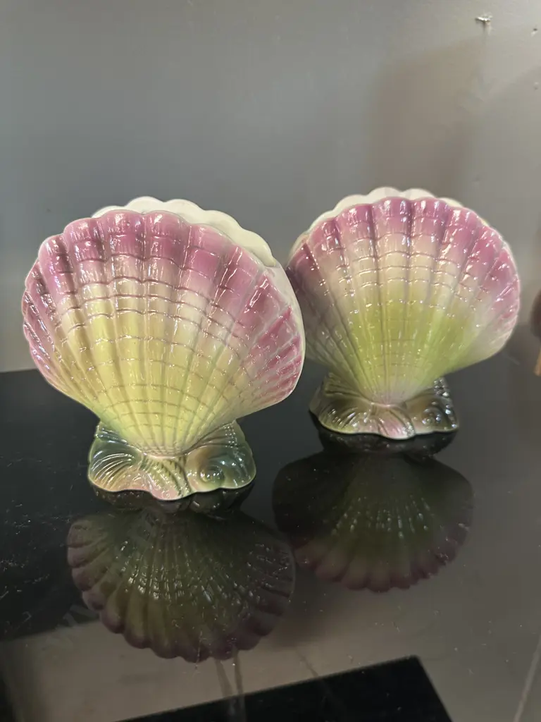 Vintage Ceramic Scallop Shell Vases Transitions From Pink To Green H13cm. Image 1++
