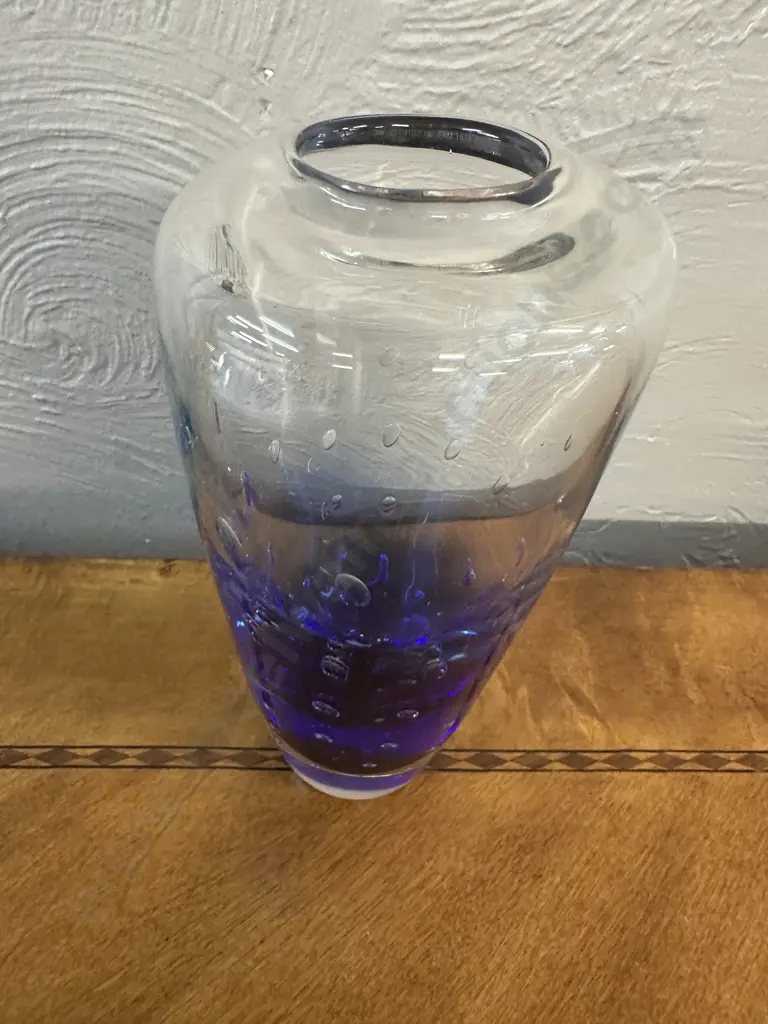 Quality Handmade Clear Glass Vase With Blue Base & Air Bubbles H20.5cm. Image 1++