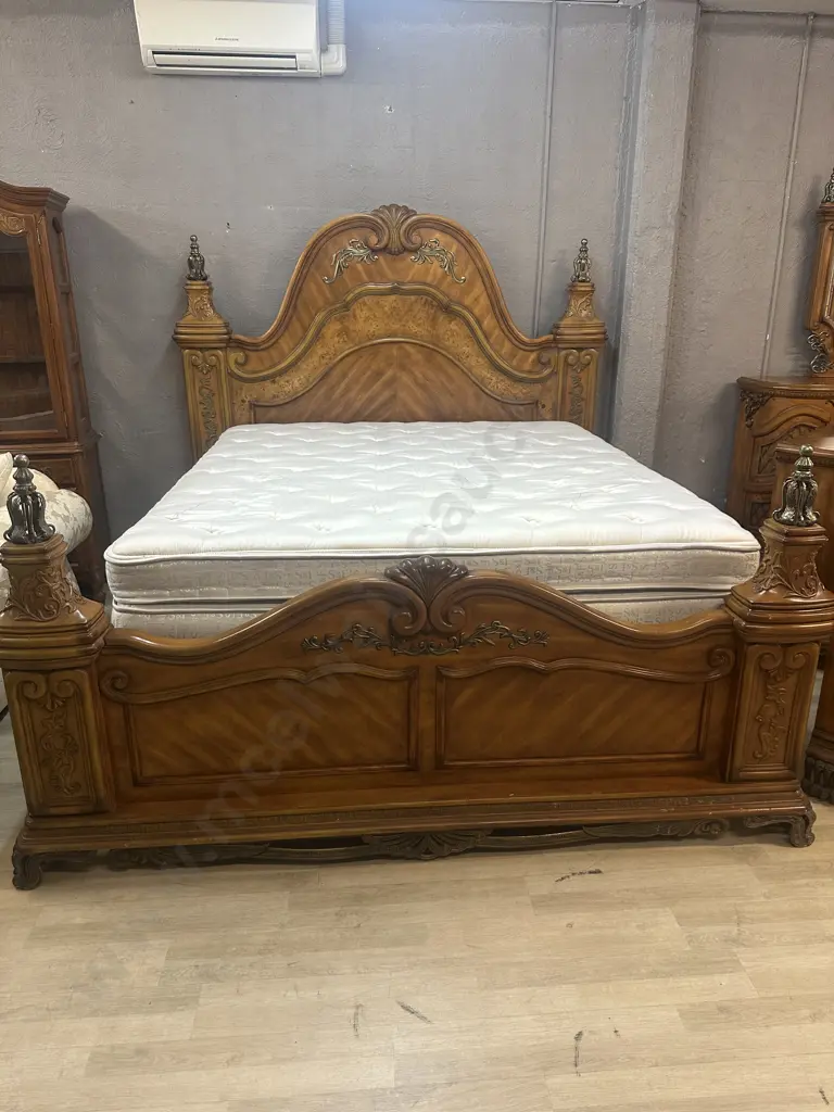 AICO by Michael Amini Venetian King Poster Bed, Pair of Nightstands & Dresser With Mirror In Honey Walnut Image 1++