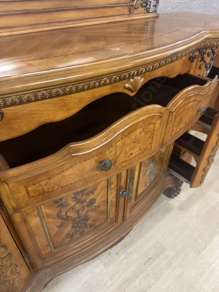 AICO by Michael Amini Venetian King Poster Bed, Pair of Nightstands & Dresser With Mirror In Honey Walnut Image 1++