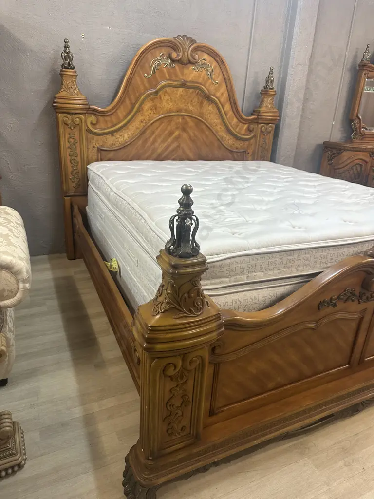 AICO by Michael Amini Venetian King Poster Bed, Pair of Nightstands & Dresser With Mirror In Honey Walnut Image 1++