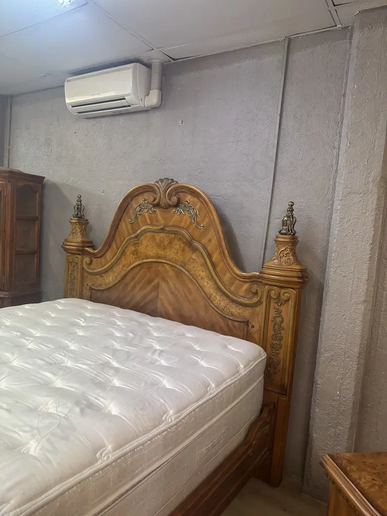 AICO by Michael Amini Venetian King Poster Bed, Pair of Nightstands & Dresser With Mirror In Honey Walnut Image 1++