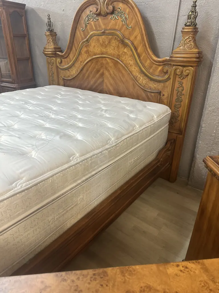 AICO by Michael Amini Venetian King Poster Bed, Pair of Nightstands & Dresser With Mirror In Honey Walnut Image 1++