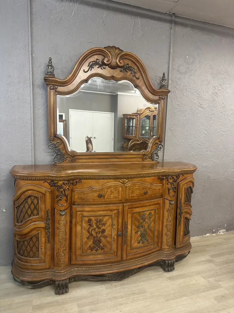 AICO by Michael Amini Venetian King Poster Bed, Pair of Nightstands & Dresser With Mirror In Honey Walnut Image 1++