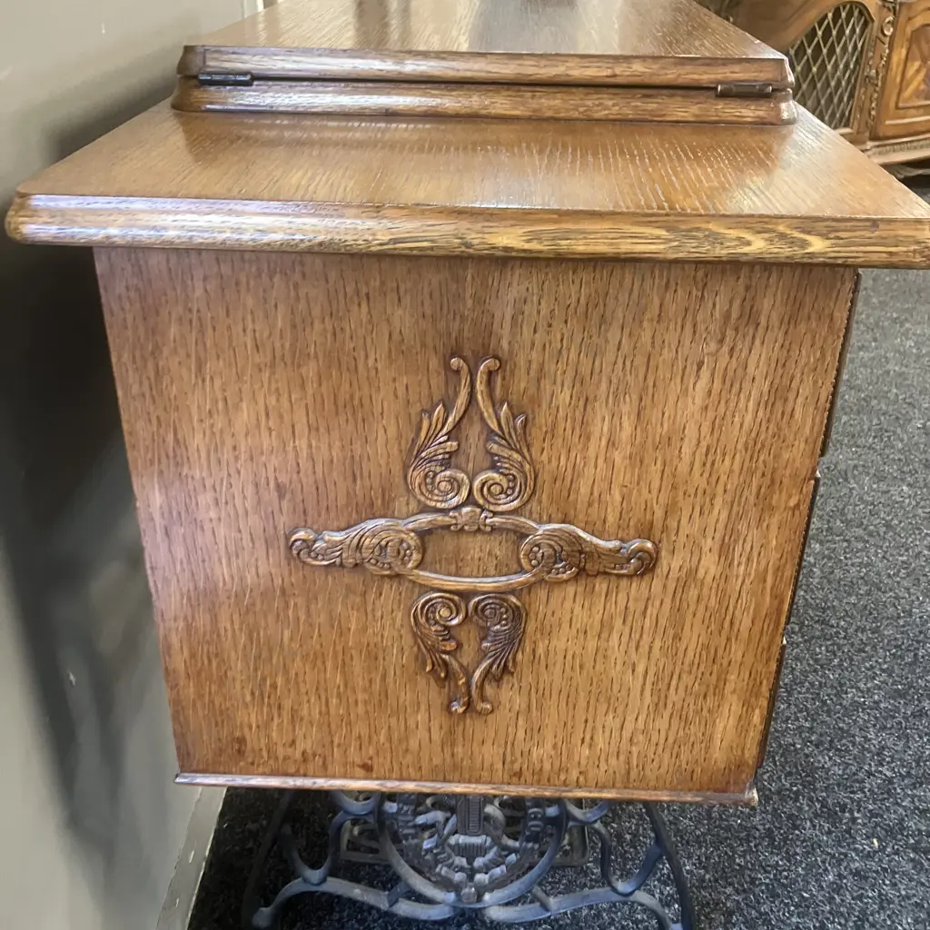 1917 Singer Model No 66K Treadle Sewing Machine With Accessories,  #F7594945 - Kilbowie, Clydebank, Scotland Image 1++
