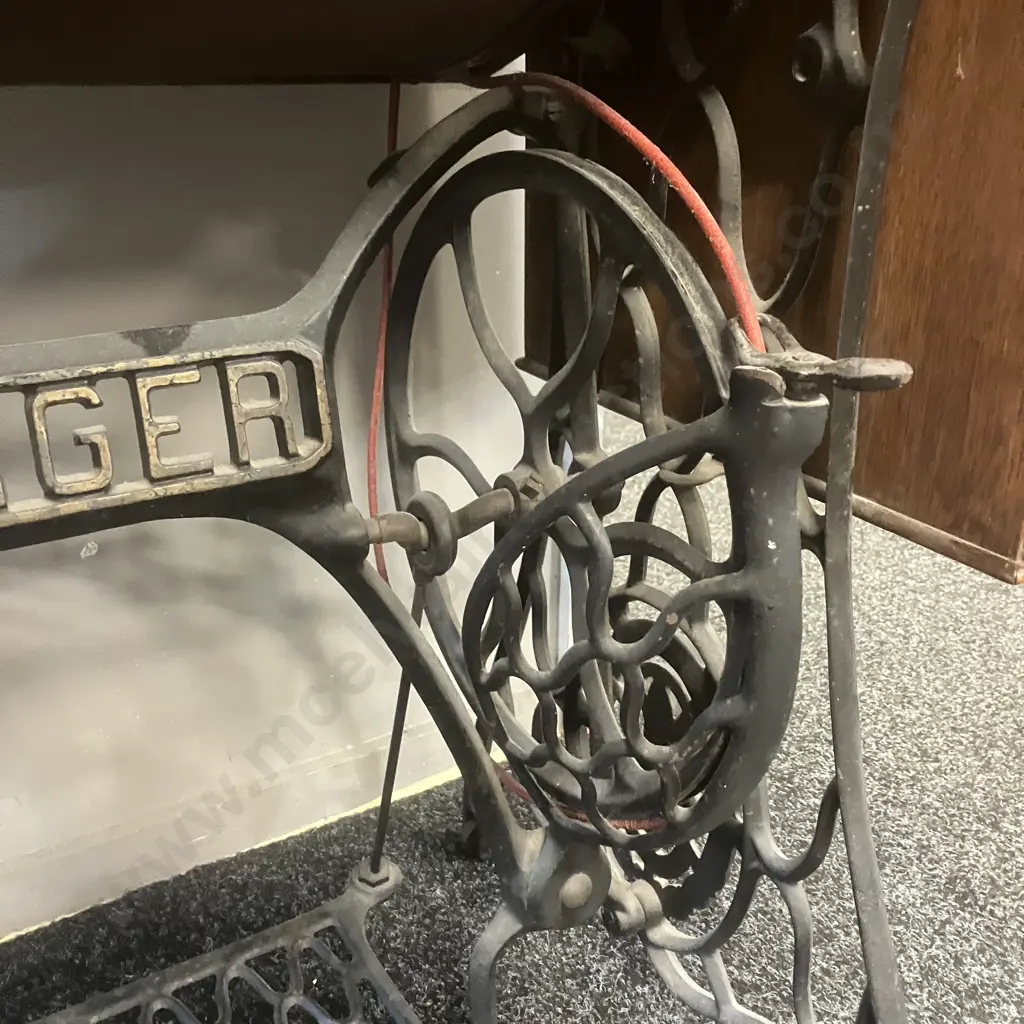 1917 Singer Model No 66K Treadle Sewing Machine With Accessories,  #F7594945 - Kilbowie, Clydebank, Scotland Image 1++