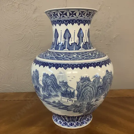 Vintage Chinese Blue & White Large Porcelain Vase. 36 x 26cm